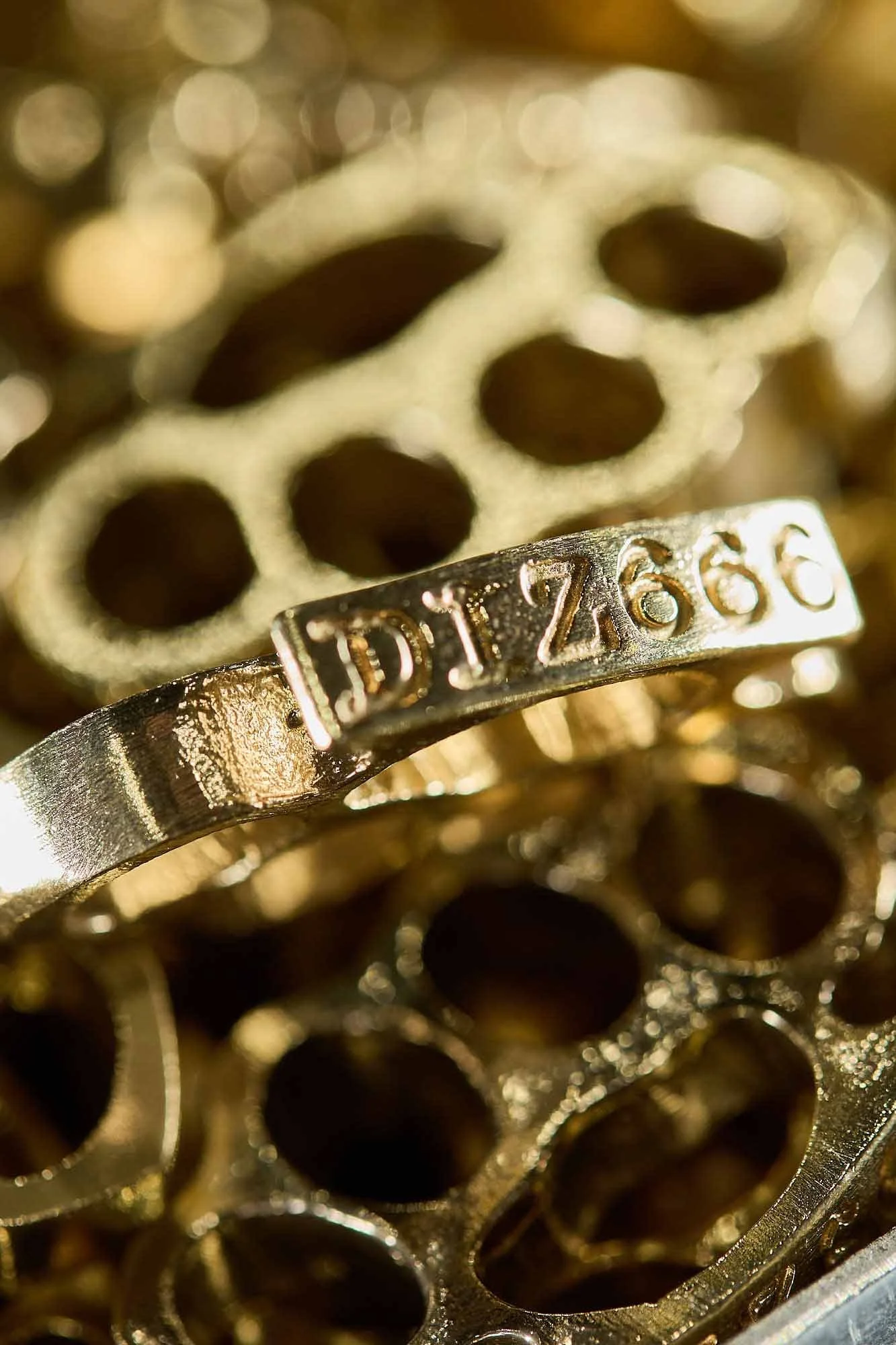 【King Gnu】 LOUDSPEAKER KEYCHAIN King Gnu LOUDSPEAKER Keychain